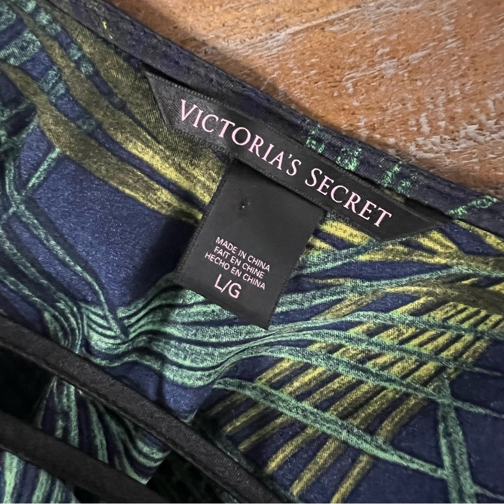 Victorias Secret Navy Palm Leaf Lace Silk chemise slip Large - Picture 6 of 6